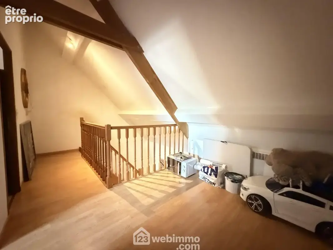 A l'étage, un palier de 11 m²
