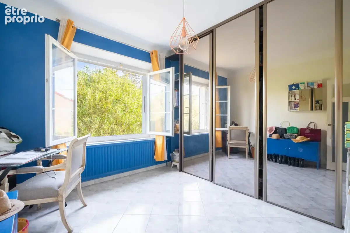 Une propriété pleine de charme comprenant deux appartements indépendants avec deux entrées séparées sur un ter - photo 14