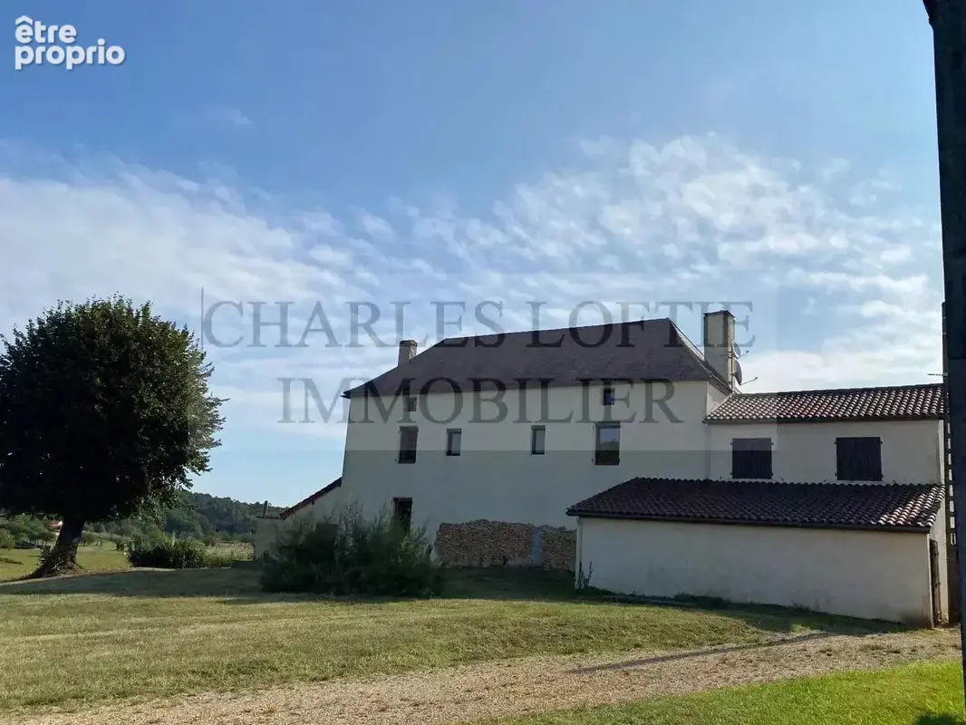 Grand corps de ferme, en position dominante, avec  vue magnifique sur environ 16 hectares de prairie et forêt - photo 22