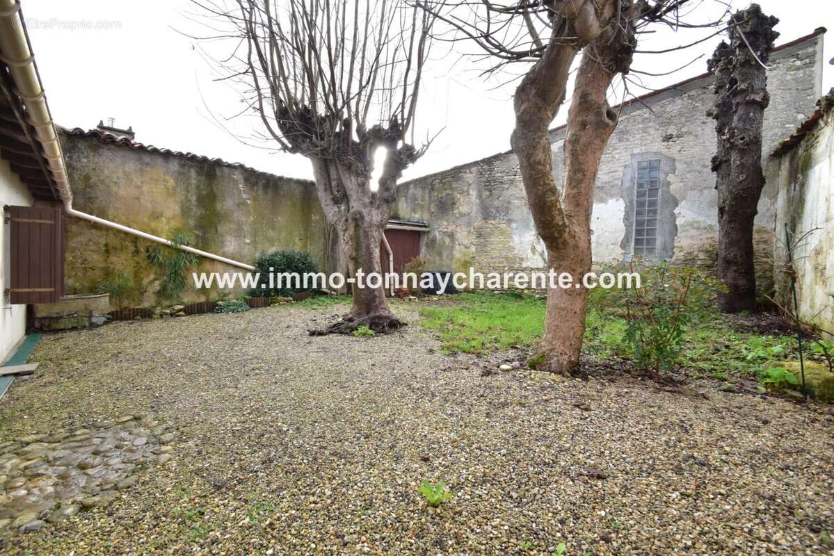 Maison à TONNAY-BOUTONNE