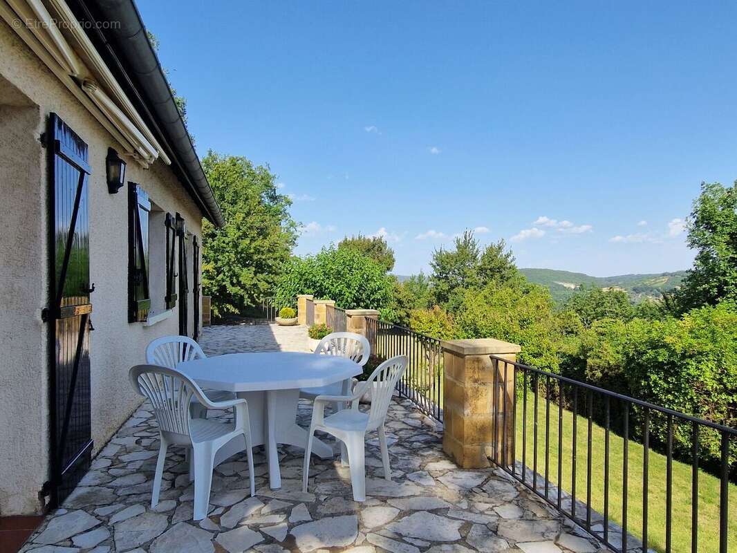 Perigordine avec piscine et magnifique vue sur la Vallée. - photo 10