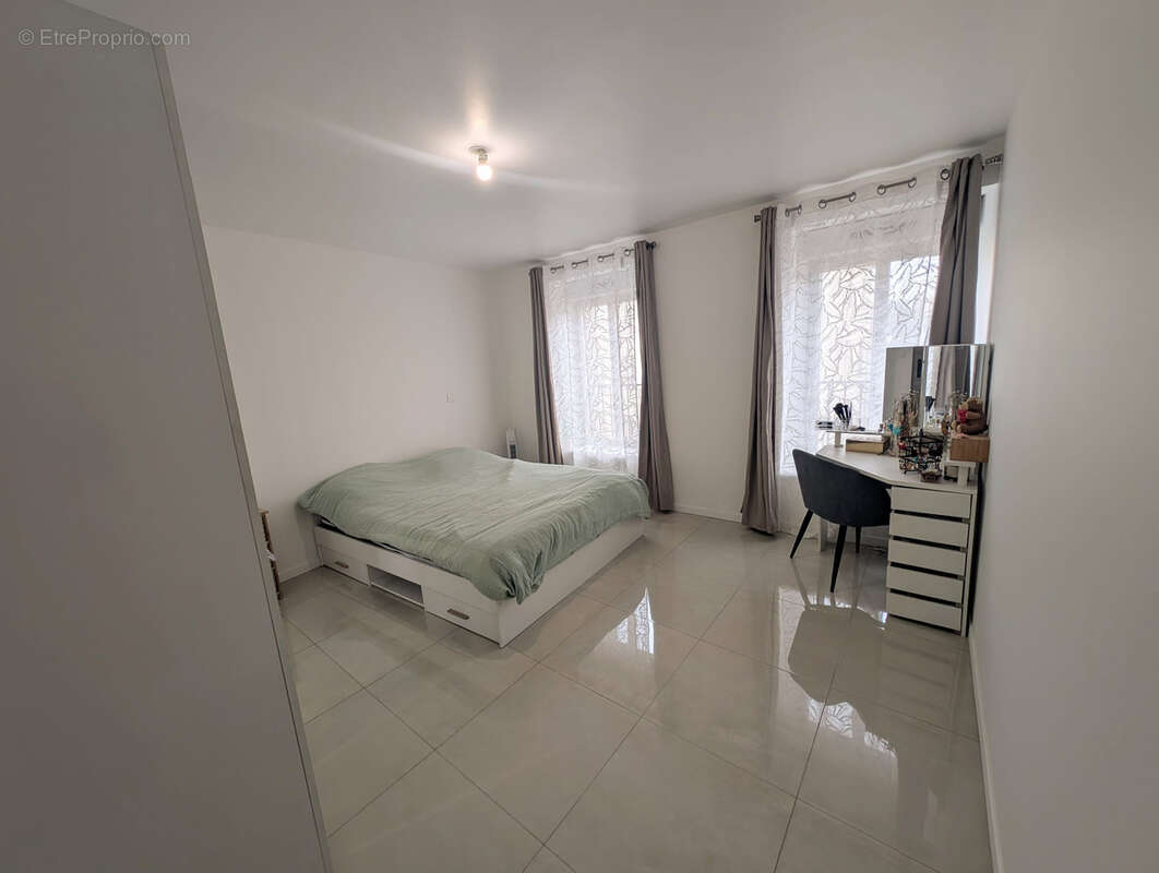 Appartement à LEZIGNAN-CORBIERES