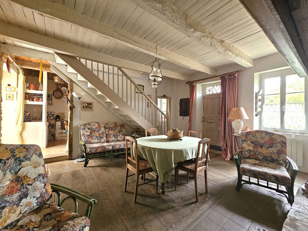 Maison à LA SALVETAT-PEYRALES