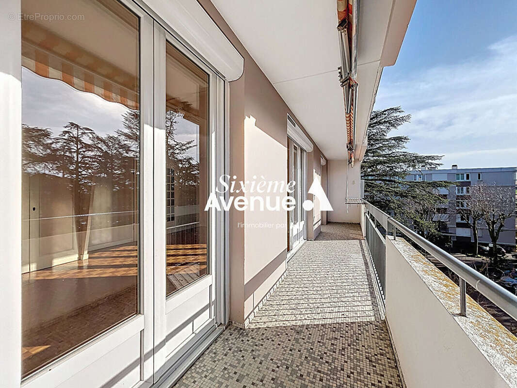 Appartement à DECINES-CHARPIEU