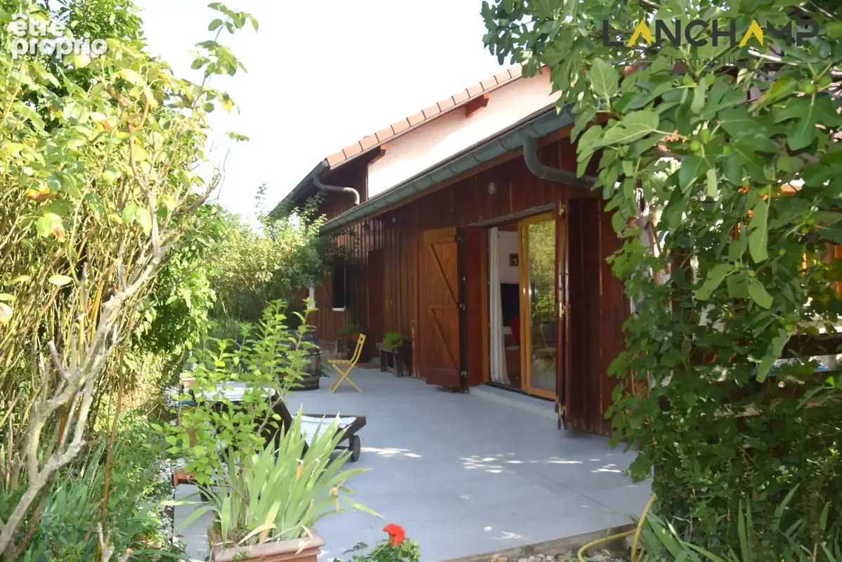 Spacieuse maison dans un cadre verdoyant - photo 3