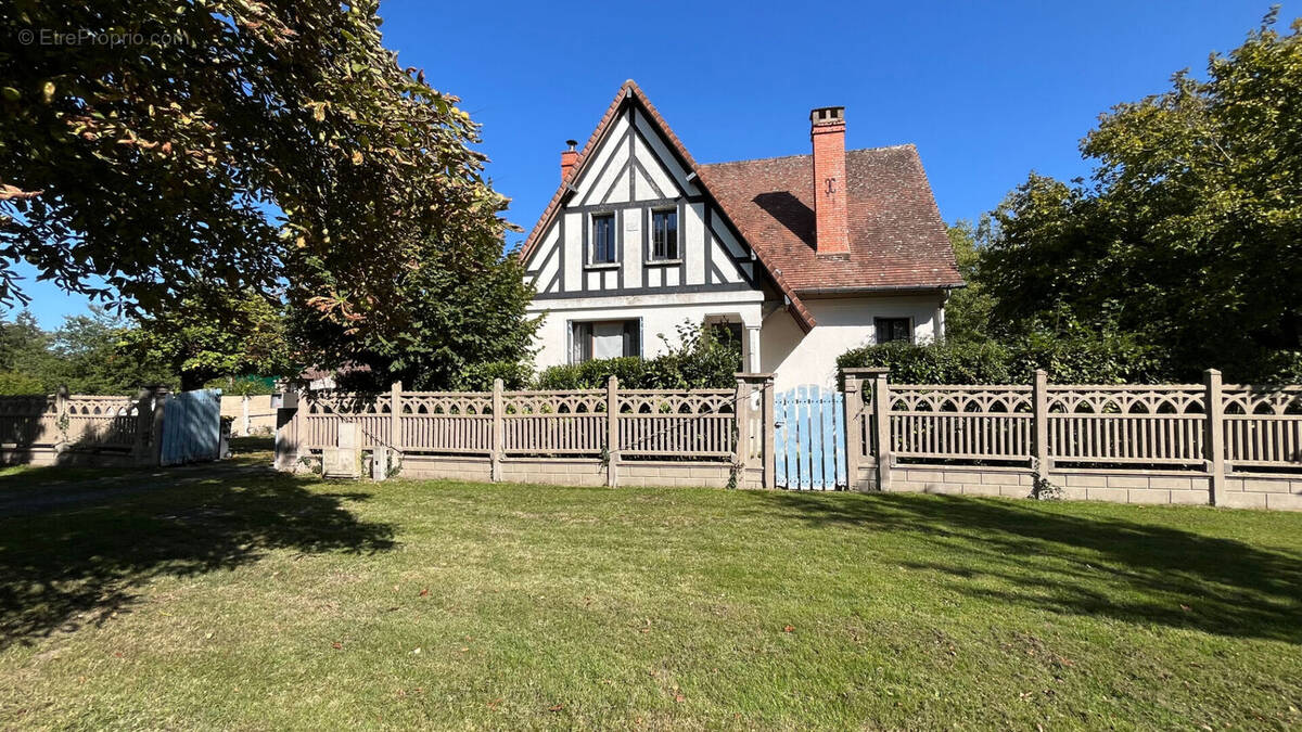 Maison à SAINT-CHRISTOPHE-EN-BAZELLE
