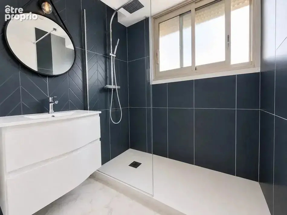 Poêtes / Gorbella Beau et grand  3 pièces rénové en étage élevé - photo 19