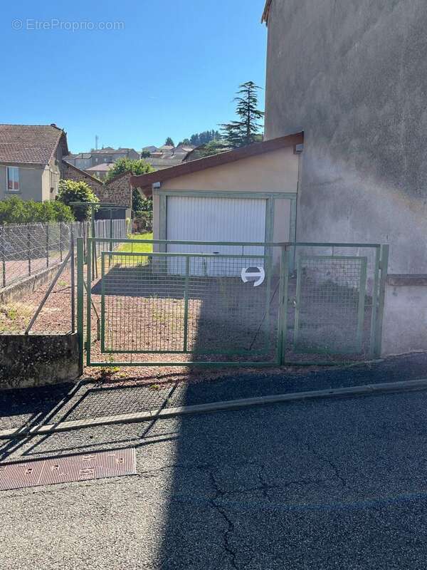 Maison à COURS-LA-VILLE