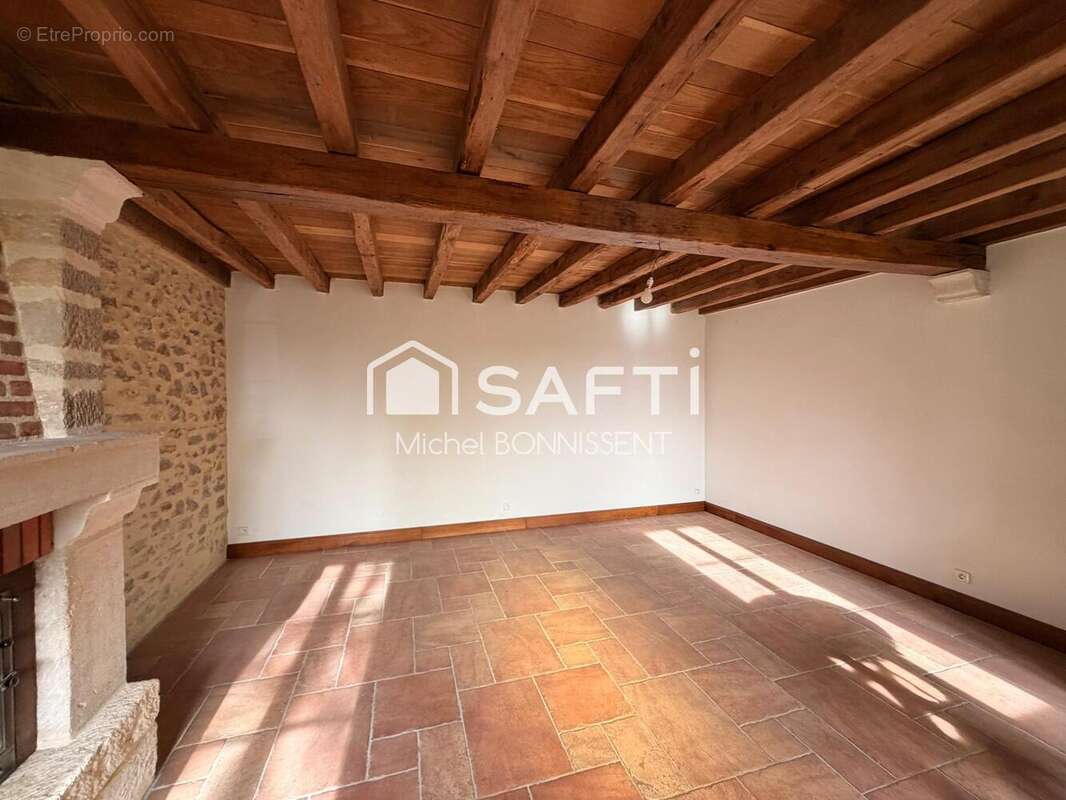 Maison 140 m² à Saint-Bonnet-Troncais  - photo 6