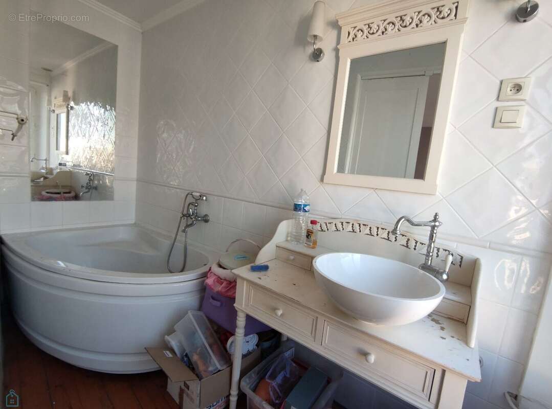 Belle demeure de 446 m² hab datant du 13ème et 17ème siécle avec nombreuses dépendances - photo 37