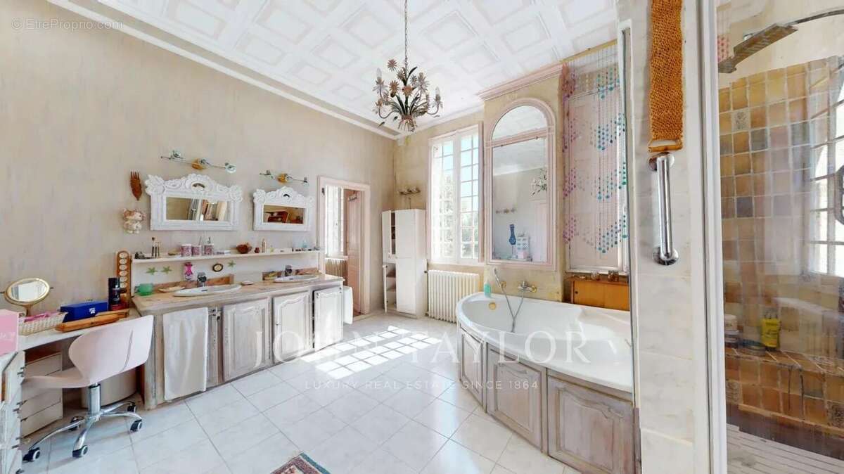 Chateau - 23 hectares - 30 minutes de Bordeaux - photo 13