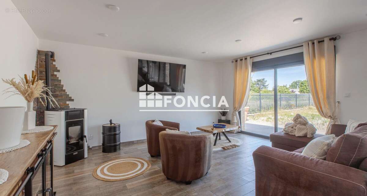 Commerce à NAZELLES-NEGRON