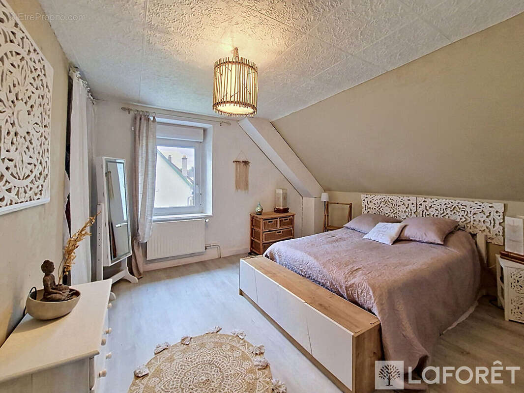 Maison à FESCHES-LE-CHATEL