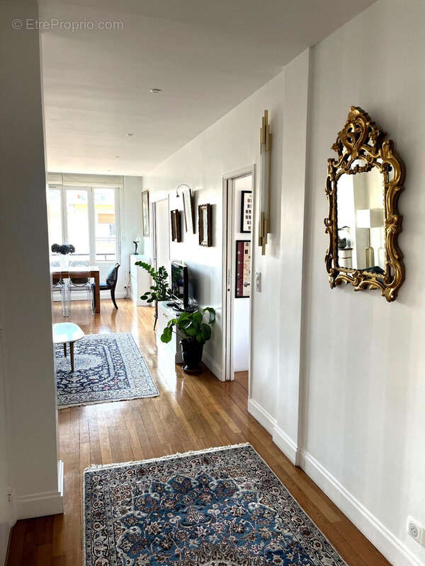 Appartement à NEUILLY-SUR-SEINE
