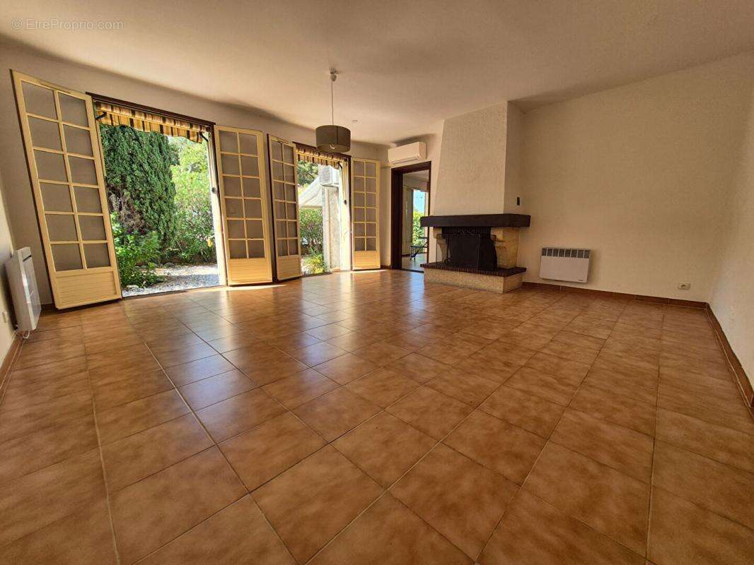 Maison de plain-pied 112 m2 avec garage entre Le Brusc et La Coudoulière - photo 13