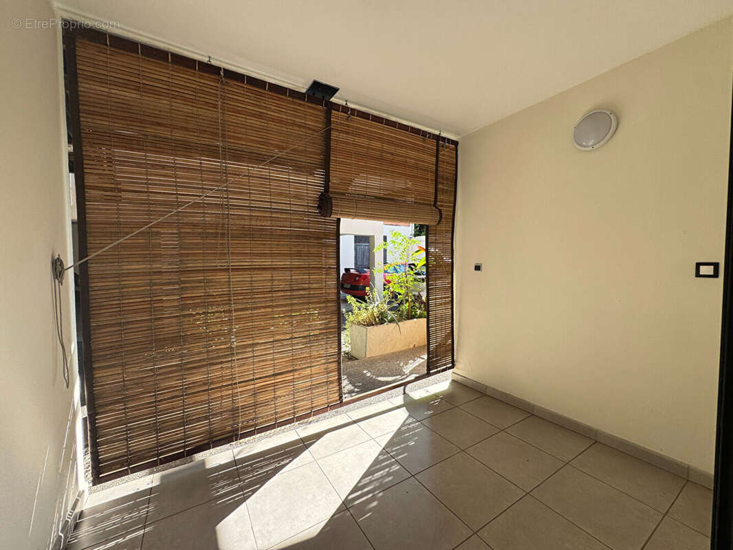 A VENDRE - Saint-Denis centre-ville - Appartement T2 avec jardin proche du Jardin de l'Etat - photo 7