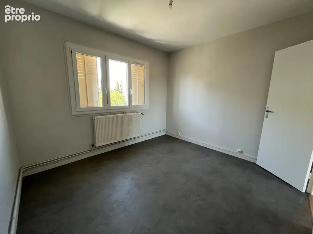 VALENCE - Appartement T3 loué avec balcons, cave et parking - photo 7