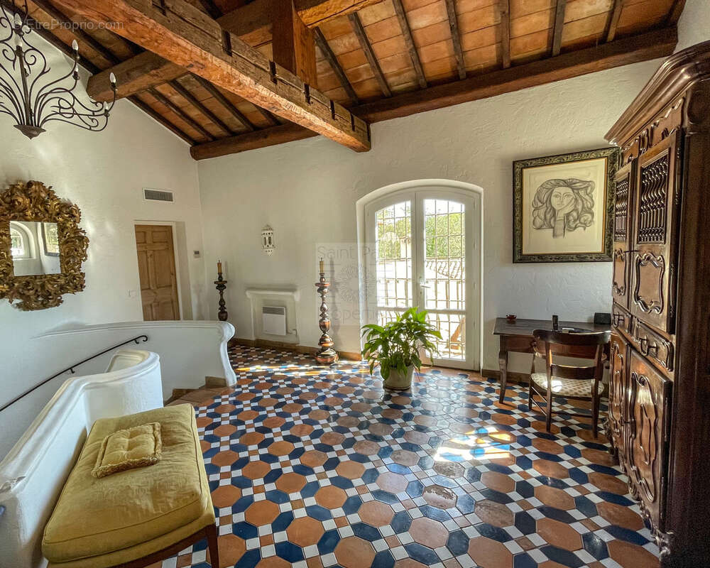 Superbe propriété - 437m2 - Domaine fermé - photo 6