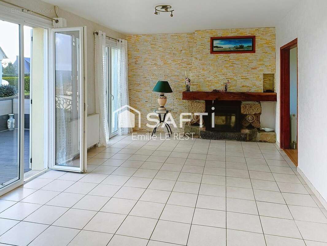 Photo 2 - Maison à CHATEAUNEUF-DU-FAOU