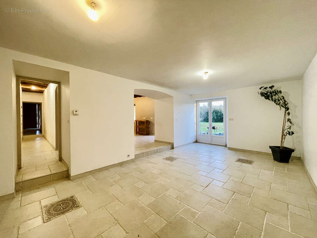 Maison à LESIGNAC-DURAND