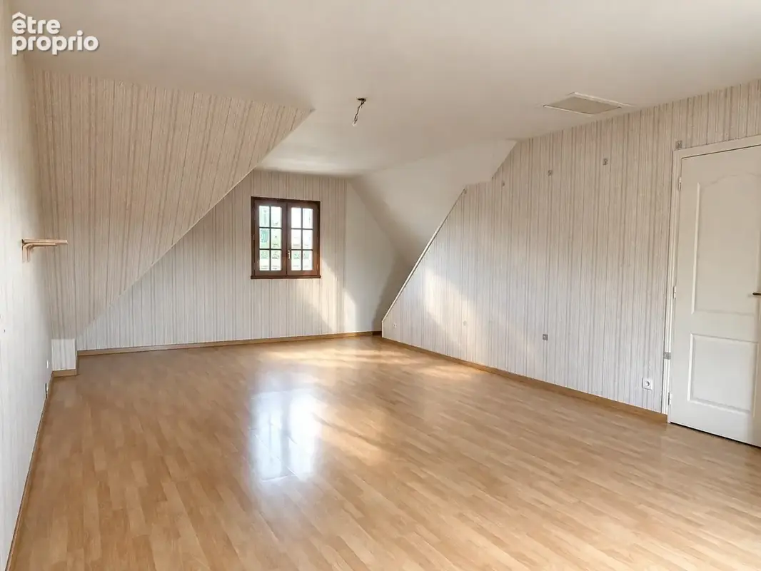 Maison familiale de 192 m2 avec garage double à LA FERTE SAINT AUBIN - photo 4