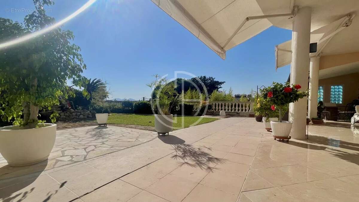 Appartement à LE CANNET