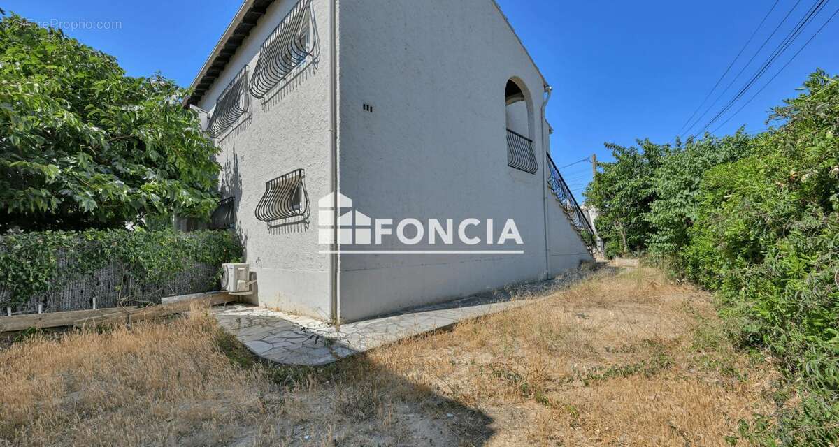 Raphèle les Arles ,maison de 156 M2 divisée en deux appartements avec garage et jardin - photo 5