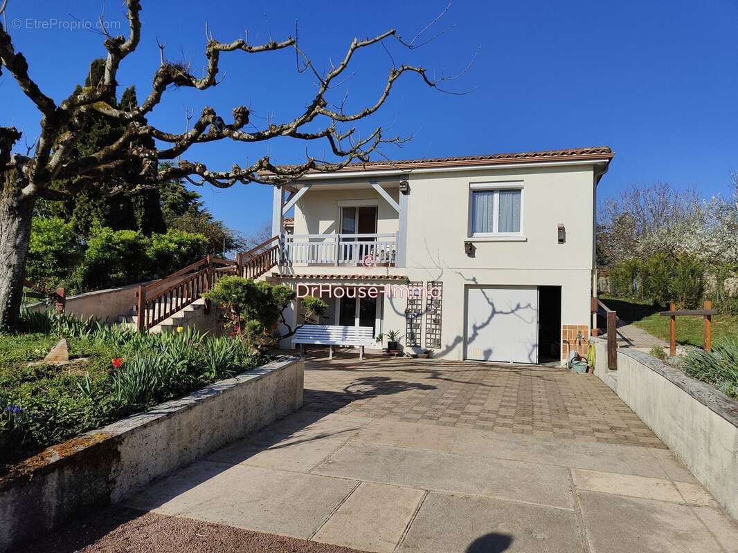 Maison à FLEAC