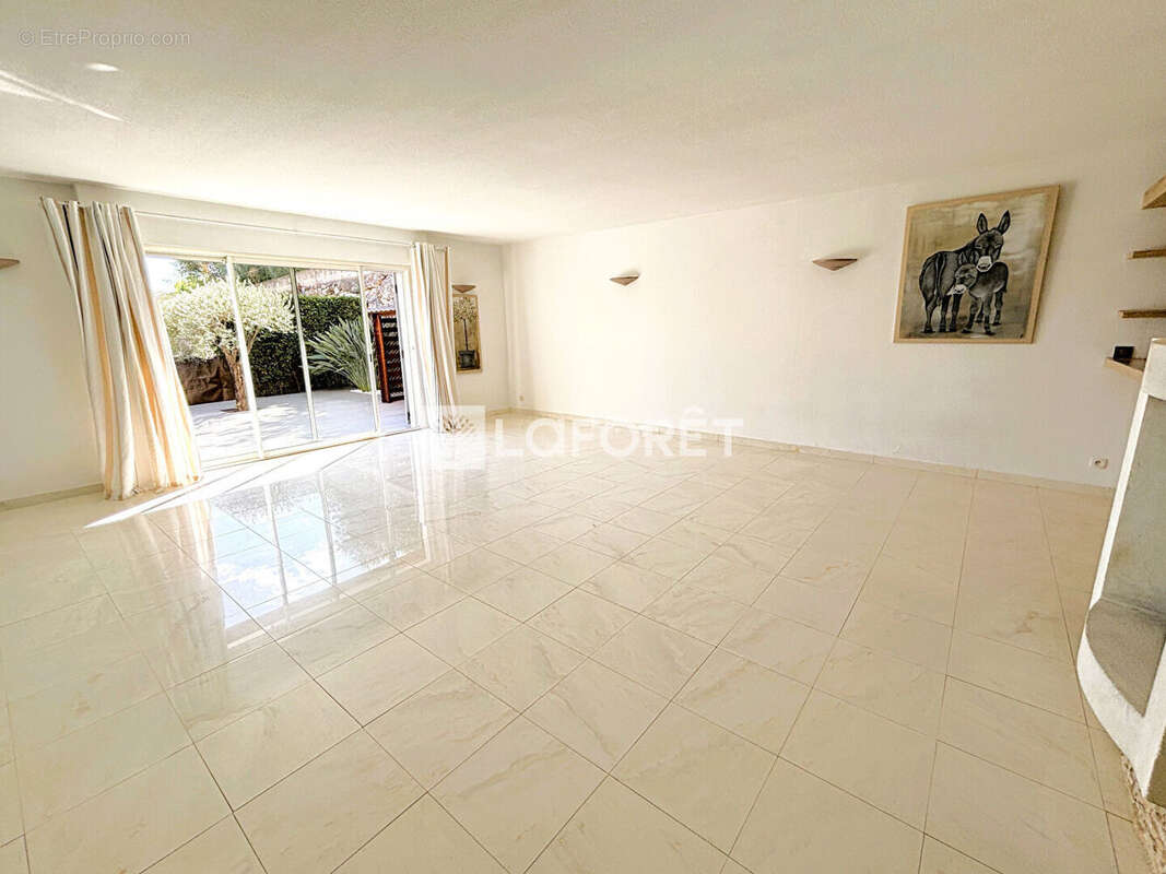 Maison à SAINT-LAURENT-DU-VAR