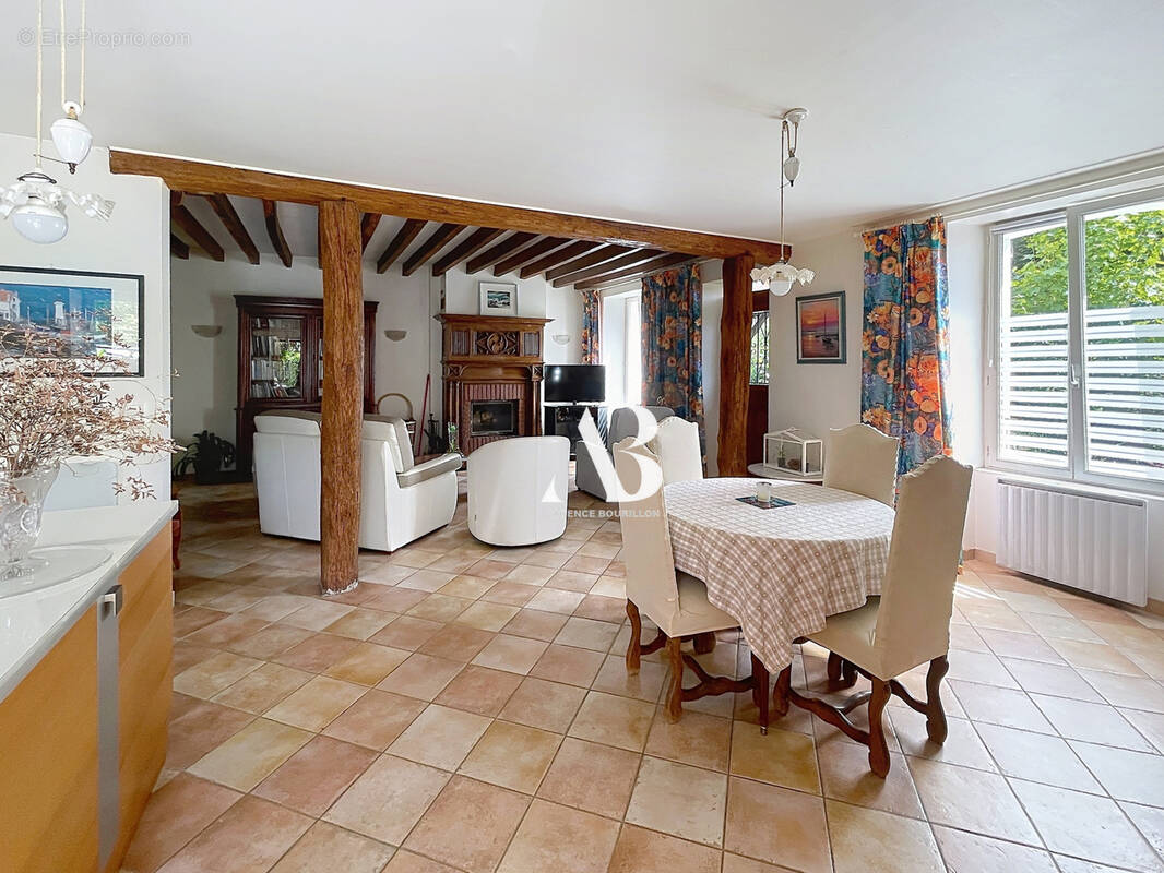 Maison à LA CHAPELLE-RABLAIS
