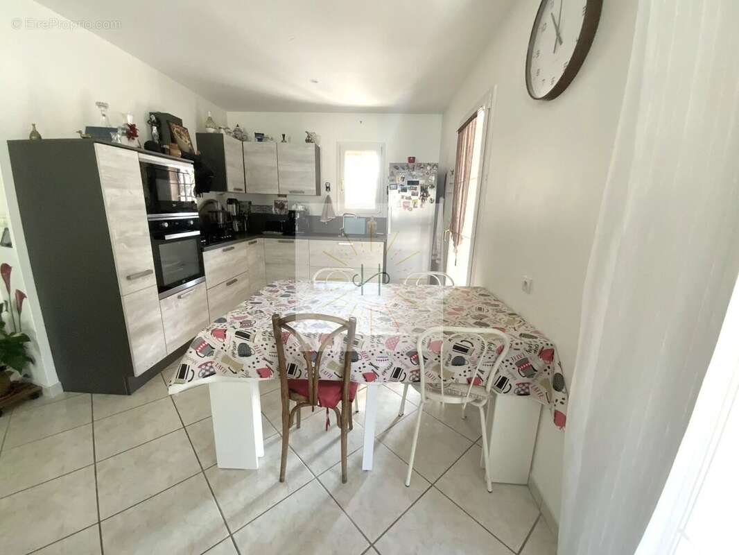 Maison à ROCHEMAURE