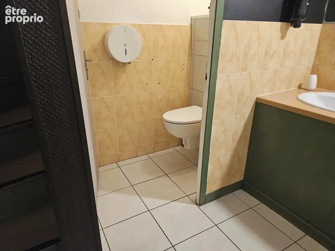 Aix-les-Bains à vendre murs local commercial de 90.10m² - photo 10