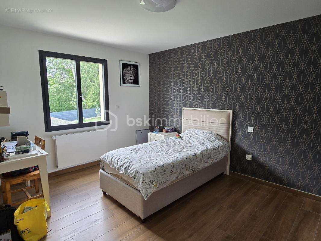 Pavillon contemporain de 2020 – 225 m² – 6 Chambres – DPE A – Saint-Martin-le-Nœud (60000) - photo 16