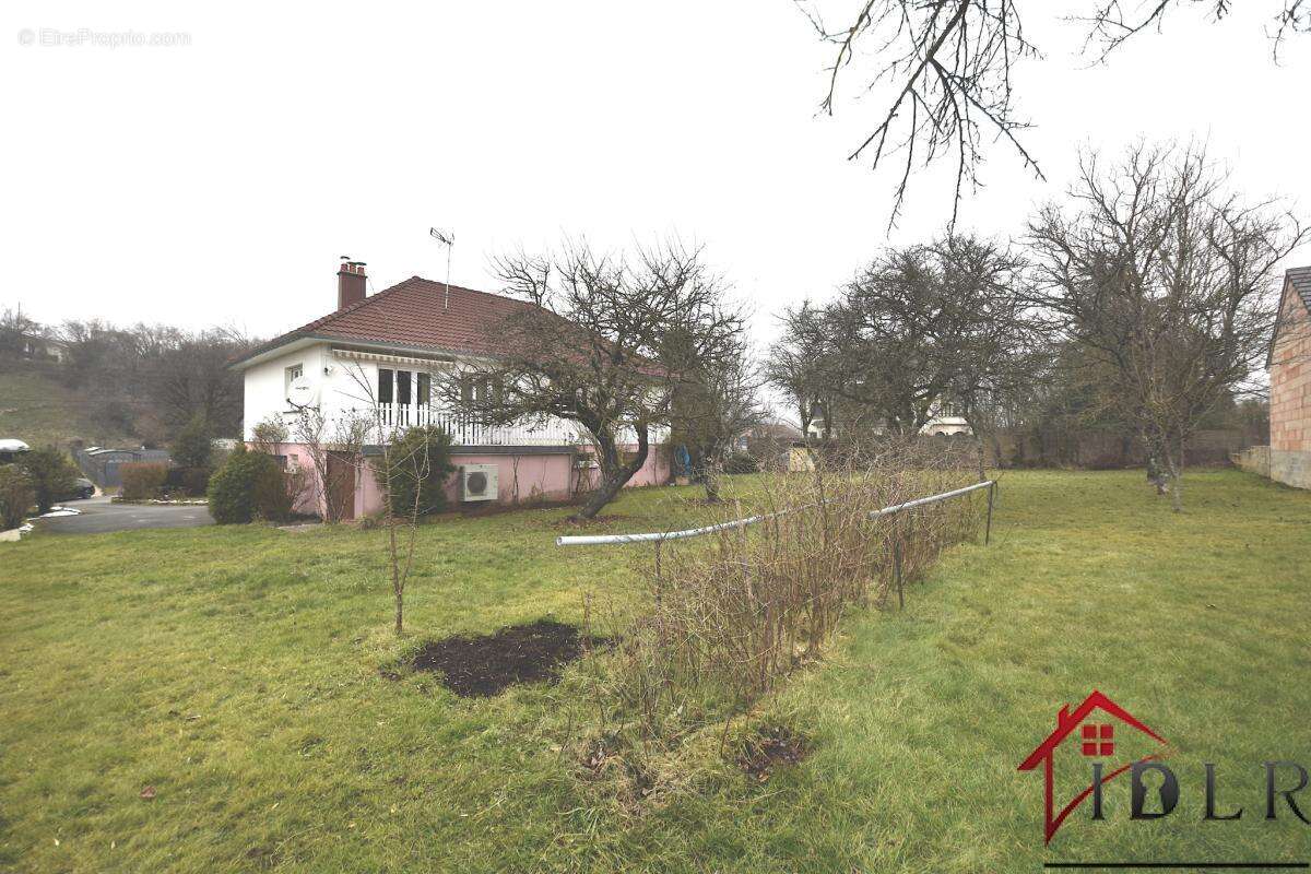 Maison à VOUJEAUCOURT