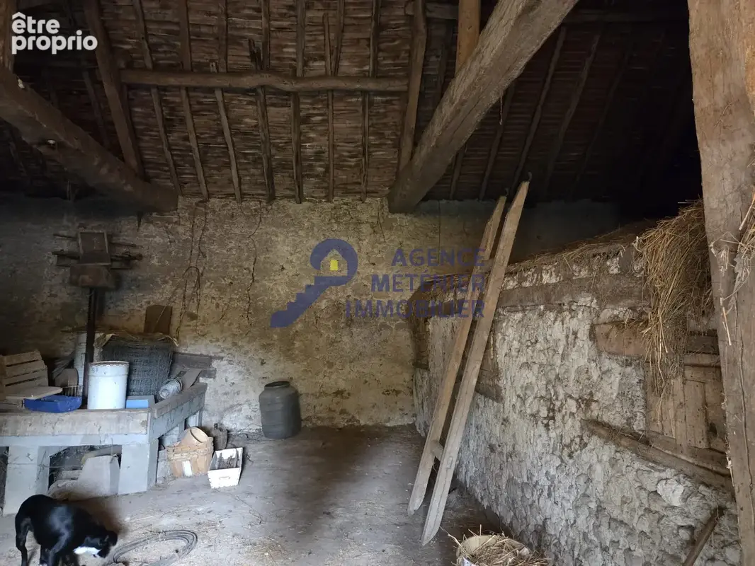 CHAREIL-CINTRAT   Maison de 104,90 m2 avec nombreuses dépendances et 8 580 m2 de terrain - photo 10