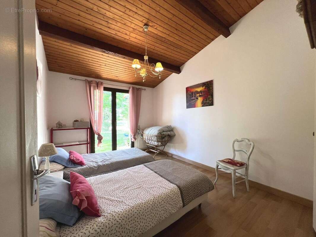 Maison 202 m² à Cours-De-Pile  - photo 5