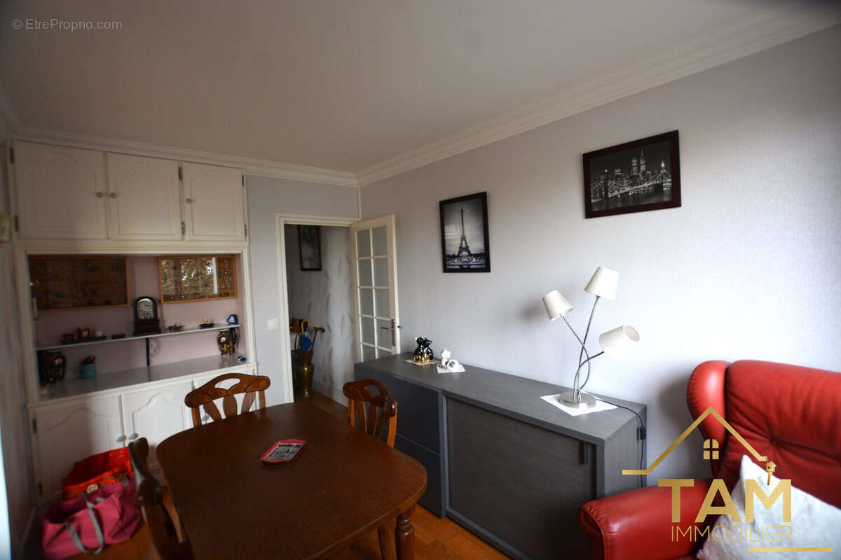 Appartement à LES CLAYES-SOUS-BOIS