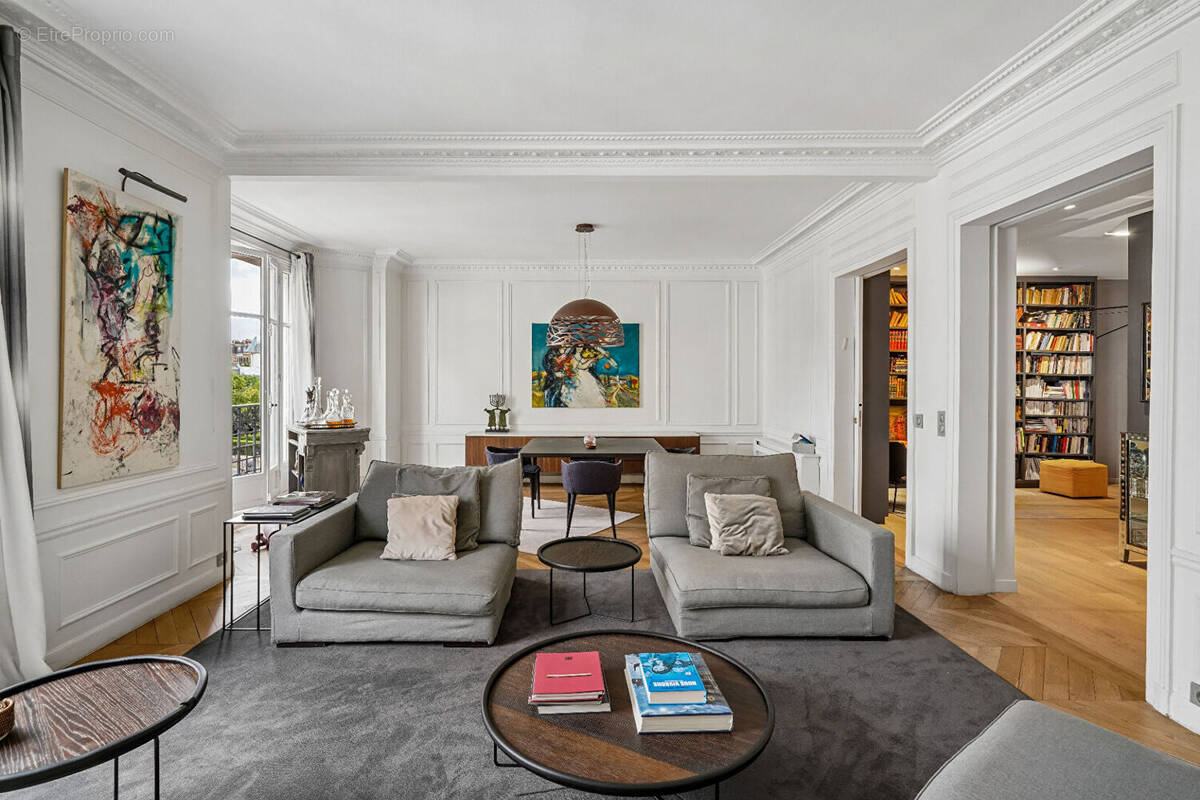 Appartement à PARIS-17E