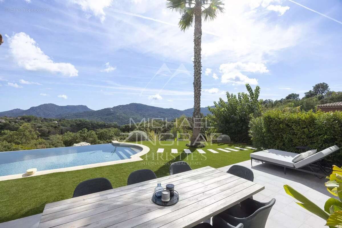 Maison à MANDELIEU-LA-NAPOULE