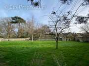 Terrain à VILLONS-LES-BUISSONS