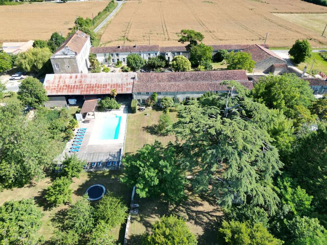 Superbe manoir, chapelle et 7 gîtes en bordure d'un village animé - photo 6