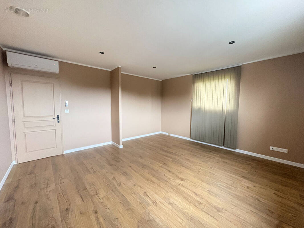 Commerce à BIGUGLIA