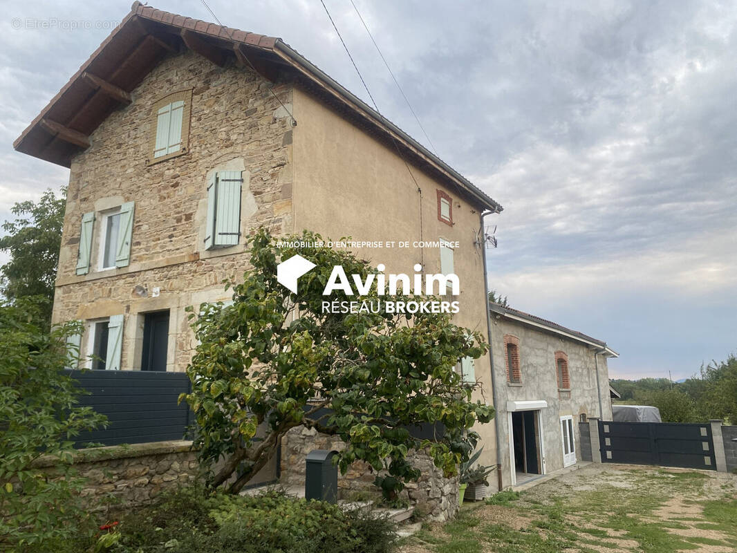 Commerce à NEUVILLE