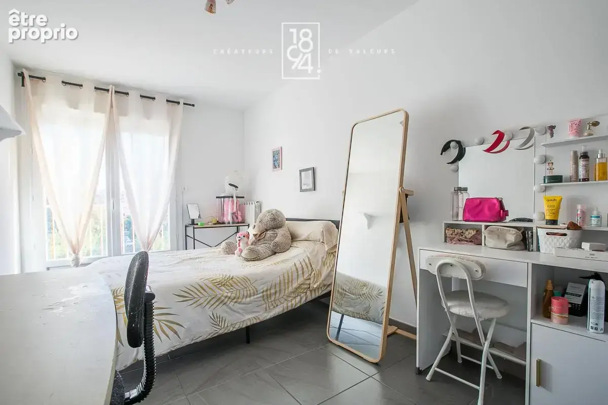 Traversant de type 4 en etage avec parking ,balcon et cave - photo 7