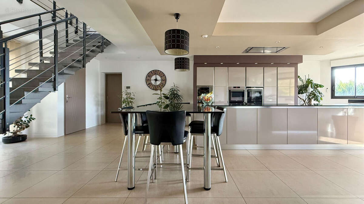 Maison à SAINTRY-SUR-SEINE