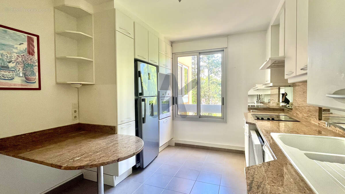 Appartement à CHARBONNIERES-LES-BAINS