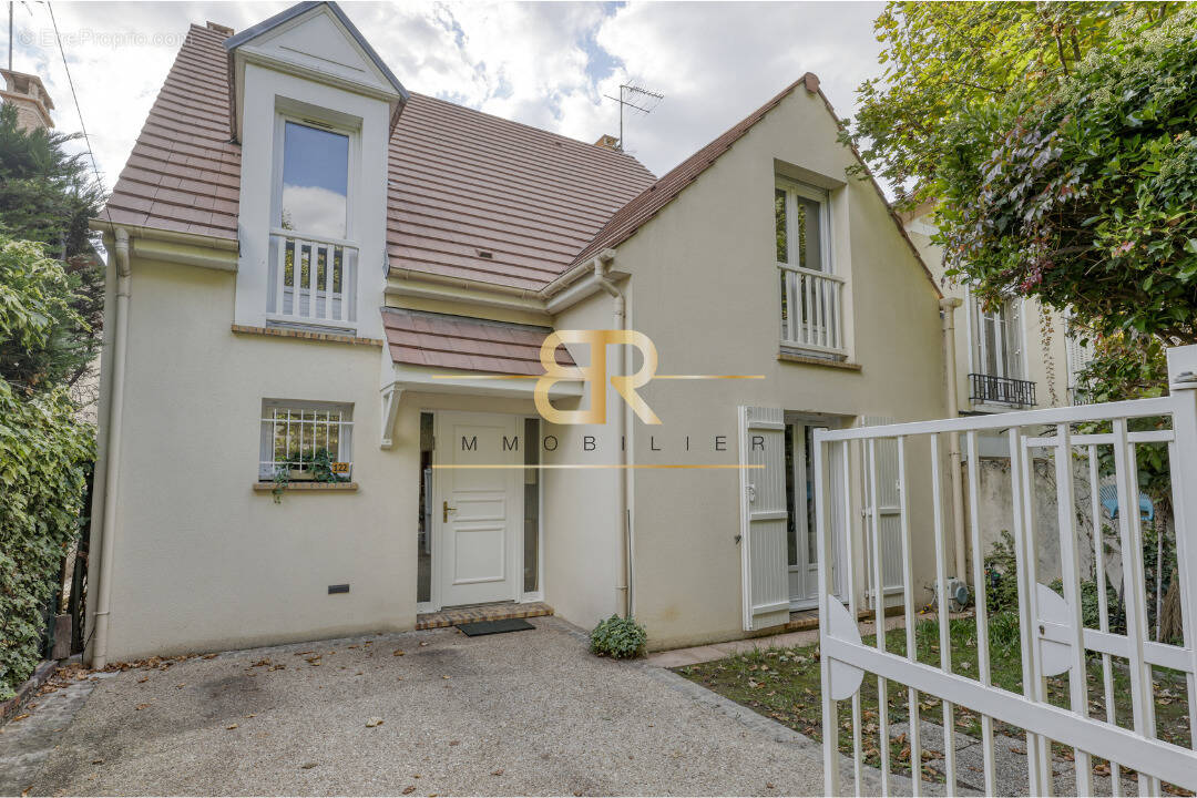 Maison à SAINT-MAUR-DES-FOSSES