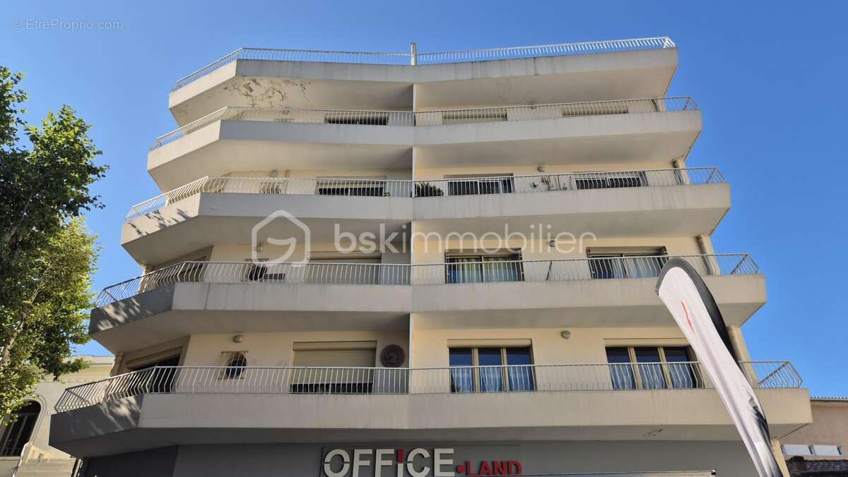 Appartement lumineux au dernier étage avec terrasse et parking sécurisé - photo 15