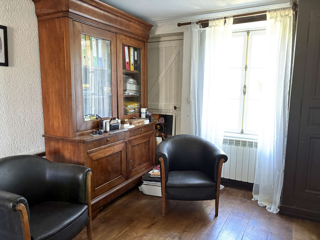 Maison familiale de caractère avec piscine et de nombreuses dépendances - photo 16