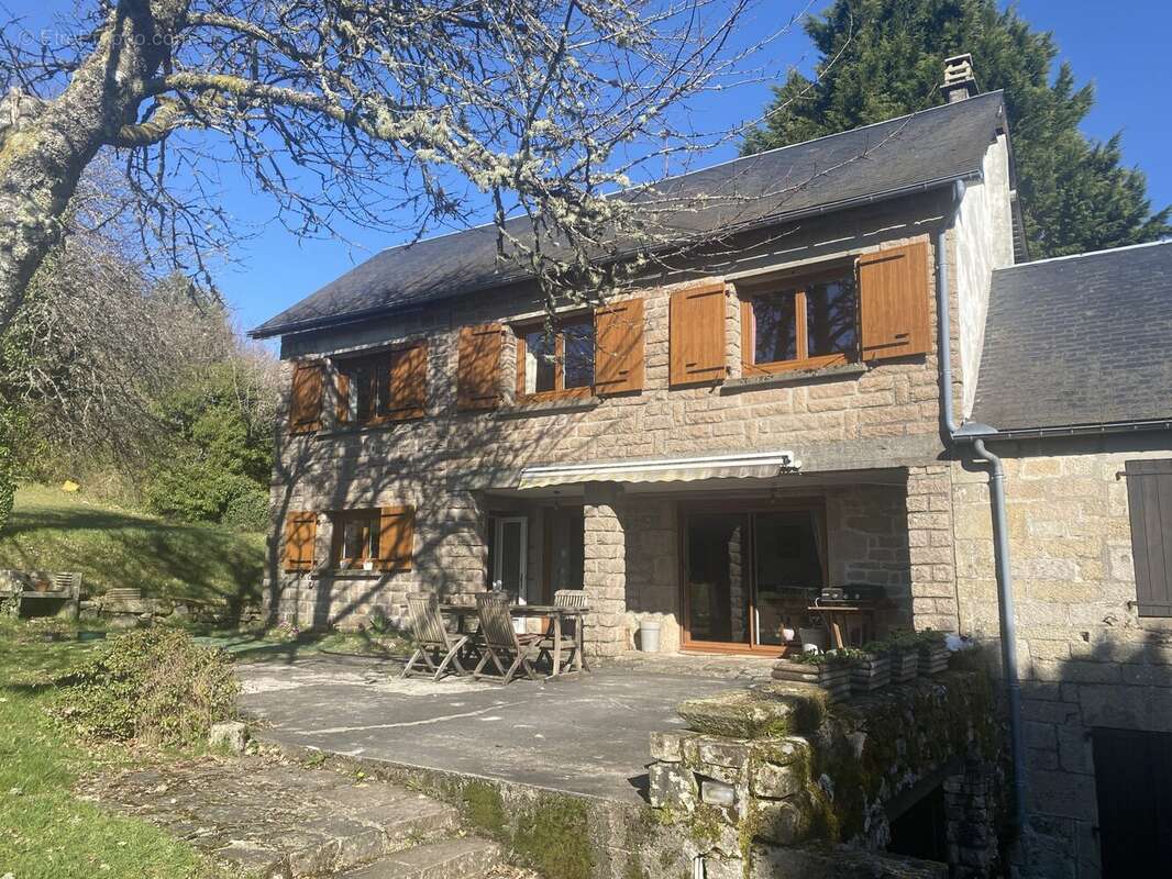 Maison à BUGEAT